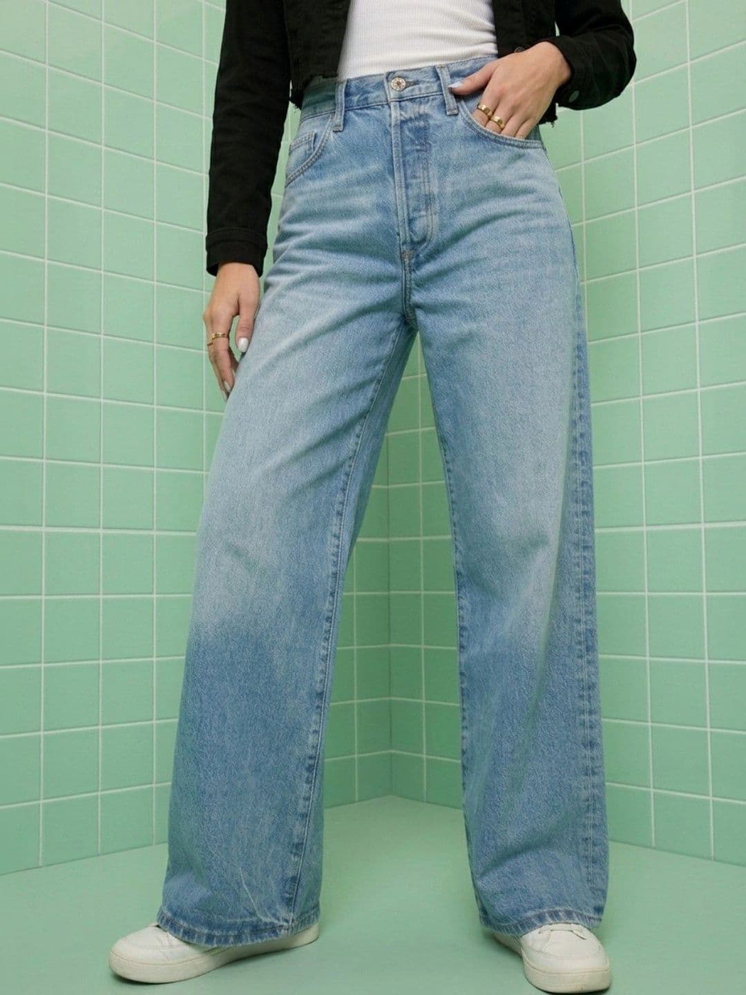 DressBerry Women Comfort Relaxed Fit High-Rise Light Fade Stretchable Jeans thumbnail 3