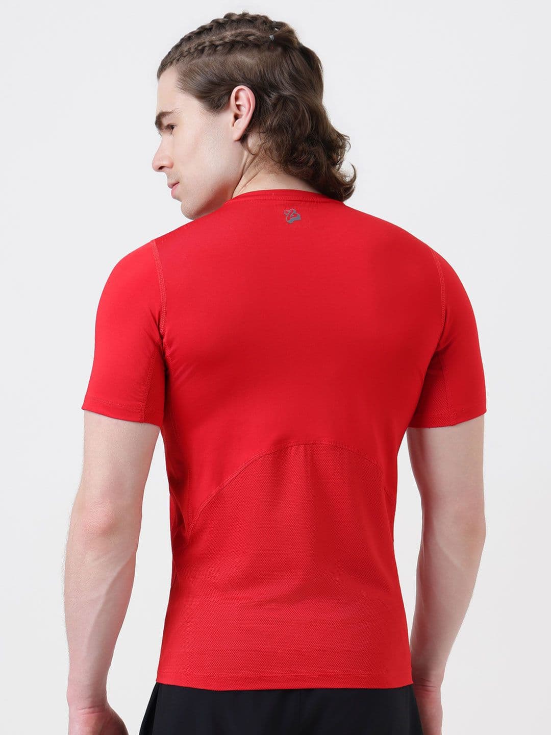 MuscleBlaze Unisex Brand Logo Printed Round Neck Compression T-shirt thumbnail 4