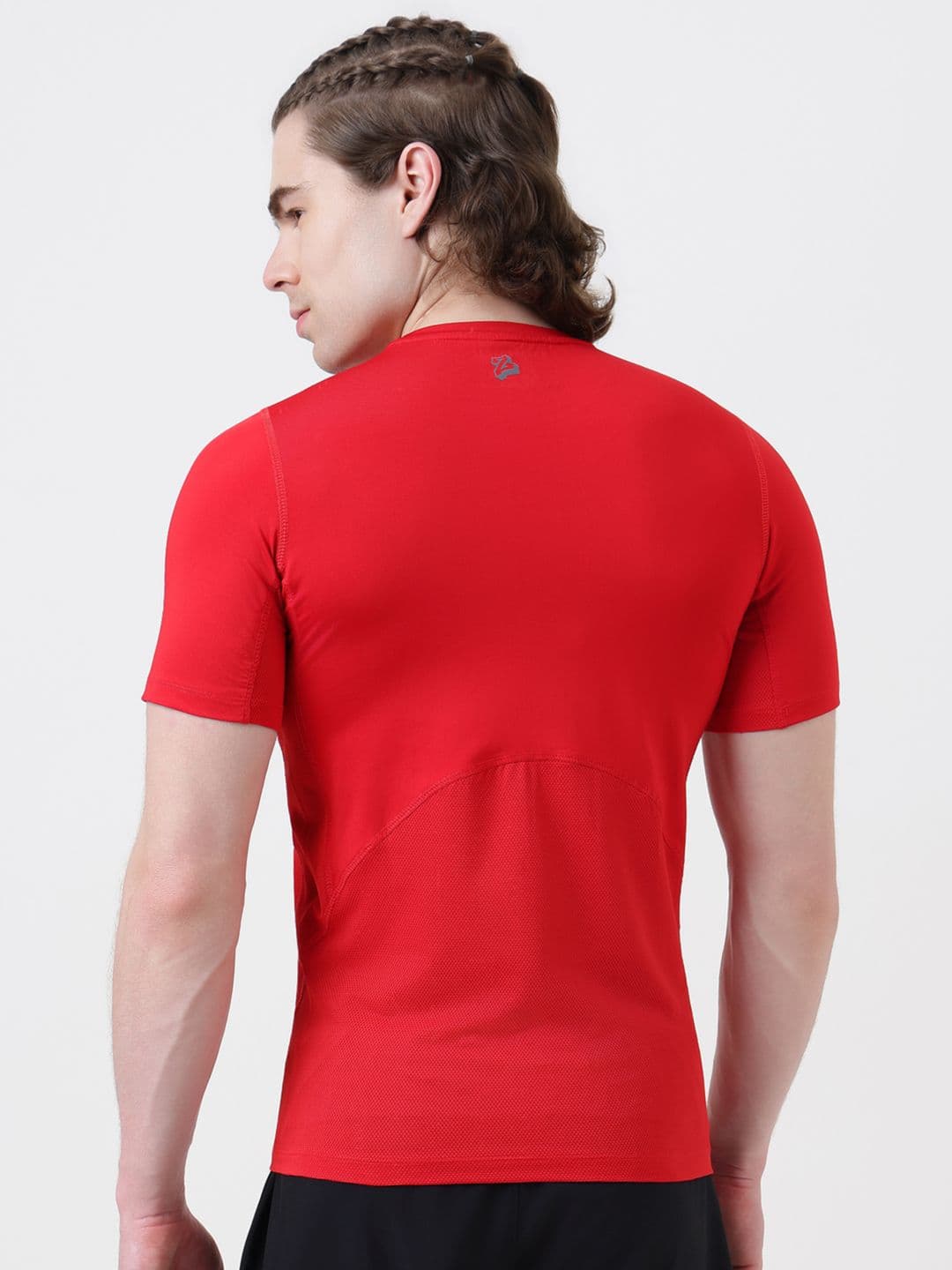 MuscleBlaze Unisex Brand Logo Printed Round Neck Compression T-shirt thumbnail 5