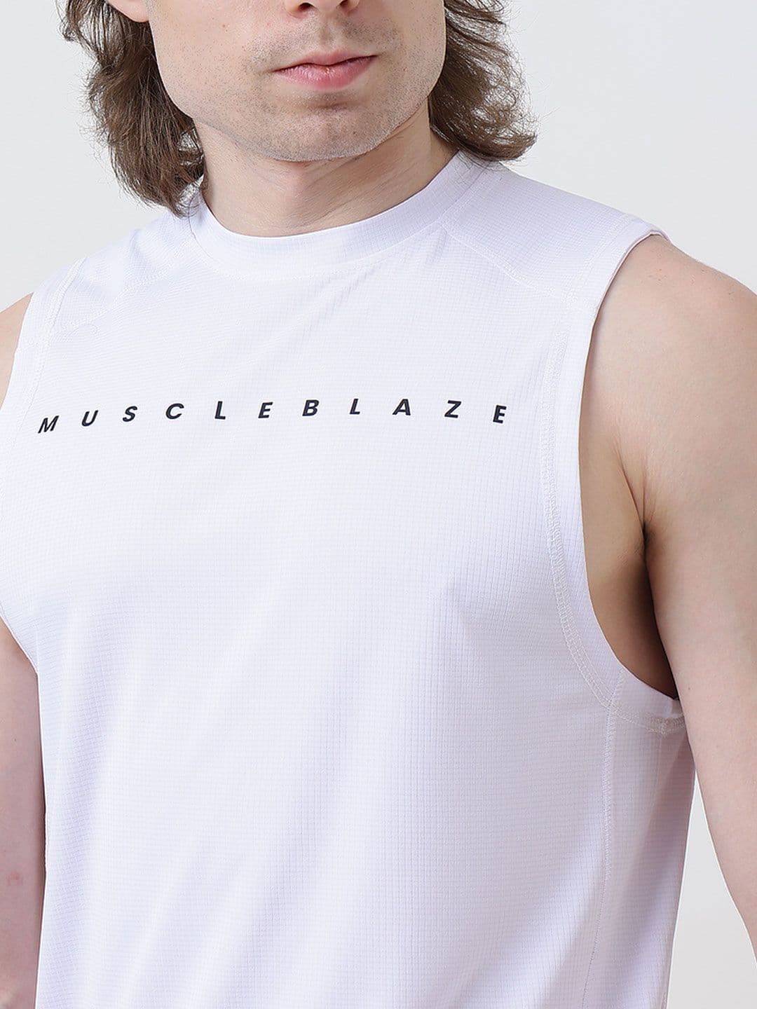 MuscleBlaze Unisex Brand Logo Printed Round Neck Compression T-shirt thumbnail 2