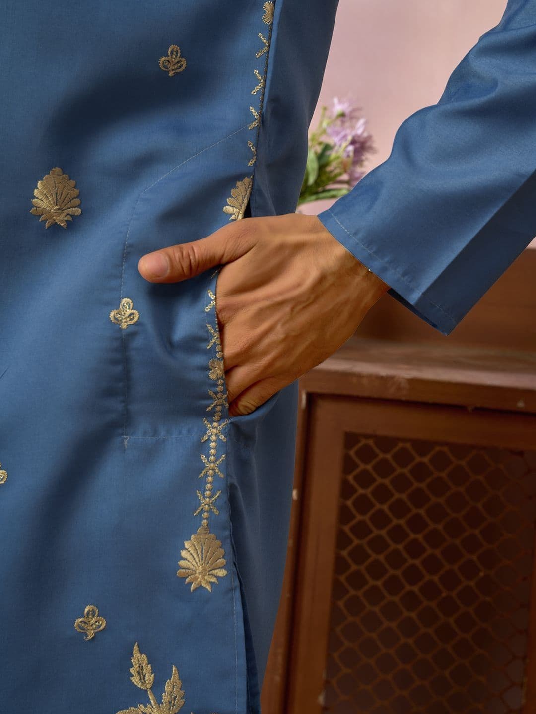 House of Pataudi Embroidered Cotton Mandarin Collar Knee Length Straight Kurta thumbnail 4