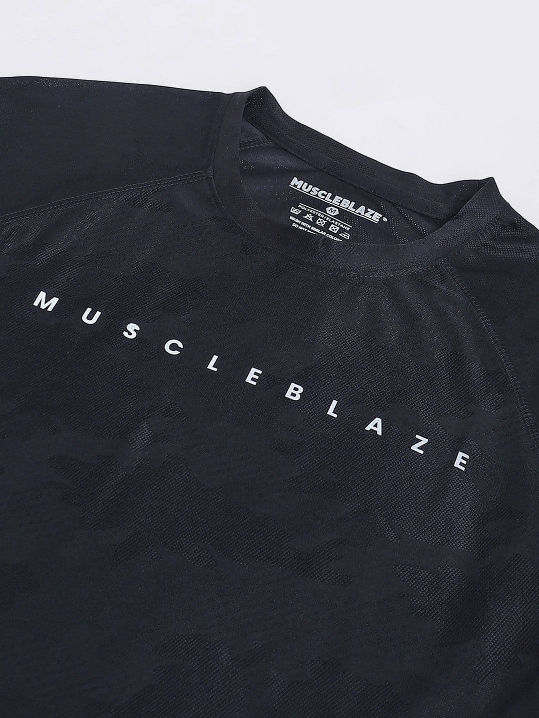 MuscleBlaze Unisex Brand Logo Printed Round Neck Compression T-shirt thumbnail 2