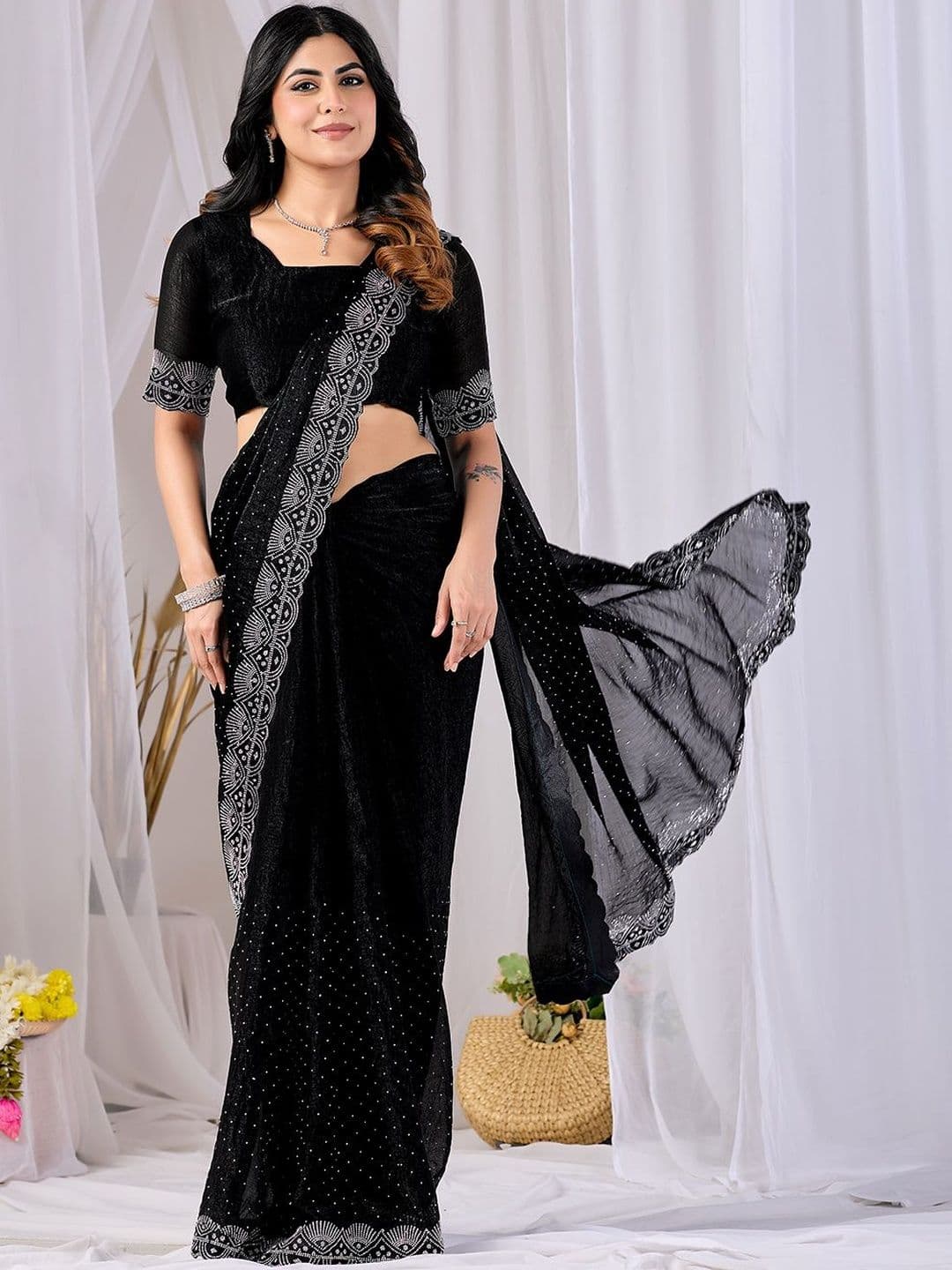 Gownwala Floral Embellished Sequinned Heavy Work Chanderi Saree thumbnail 3