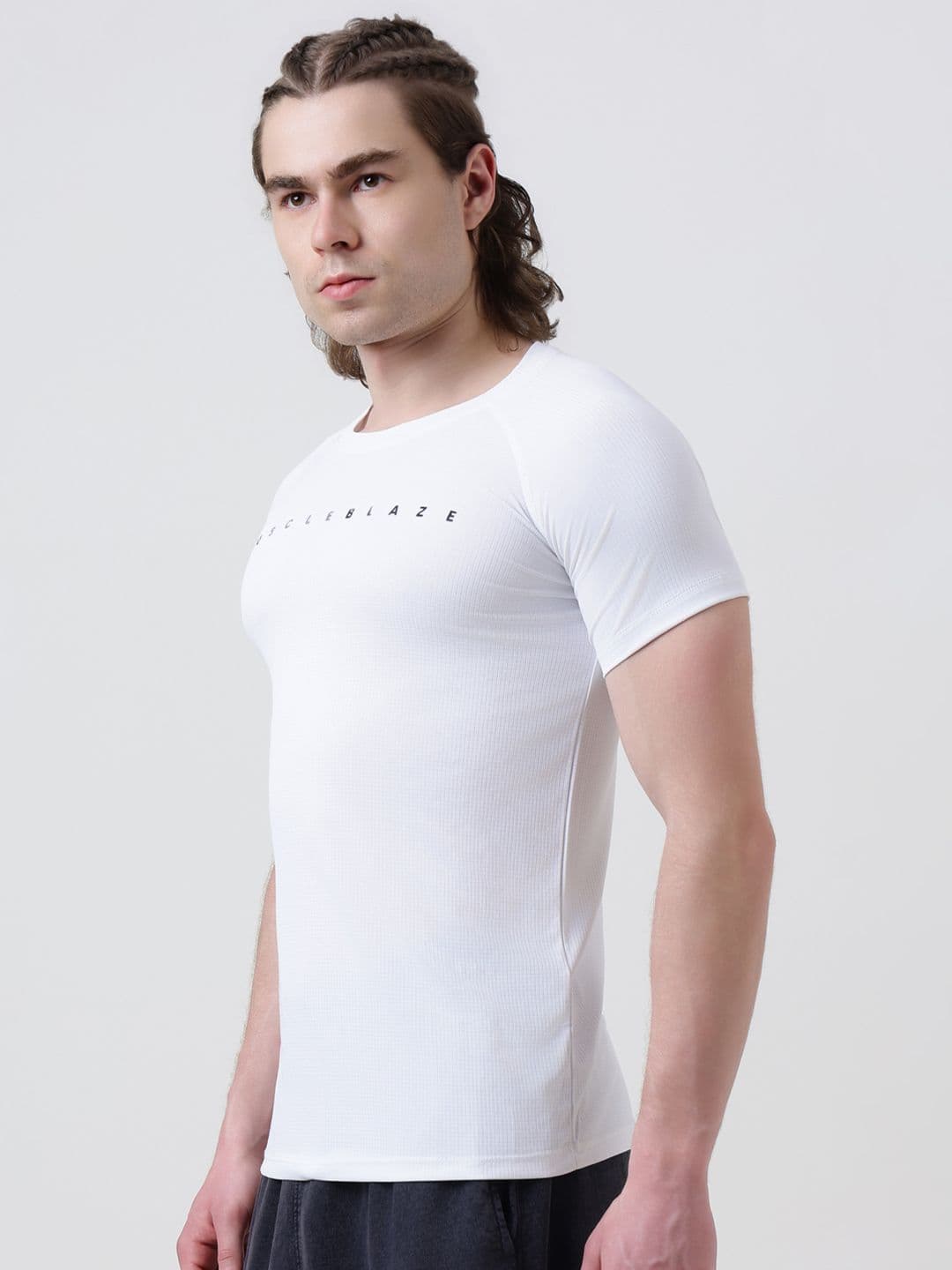 MuscleBlaze Unisex Brand Logo Printed Round Neck Compression T-shirt thumbnail 6