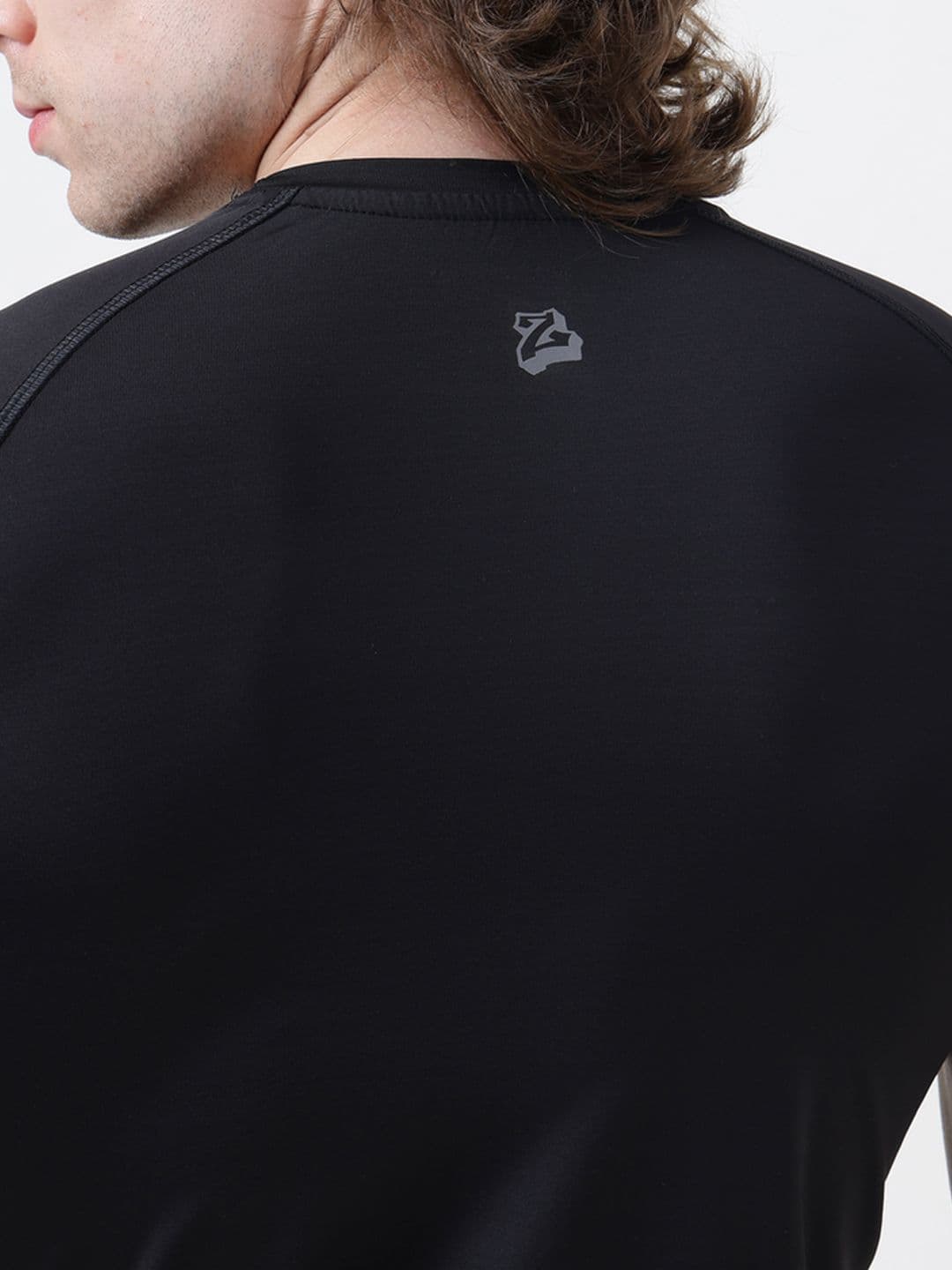 MuscleBlaze Men Raglan Sleeves Compression Sports T-shirt thumbnail 4