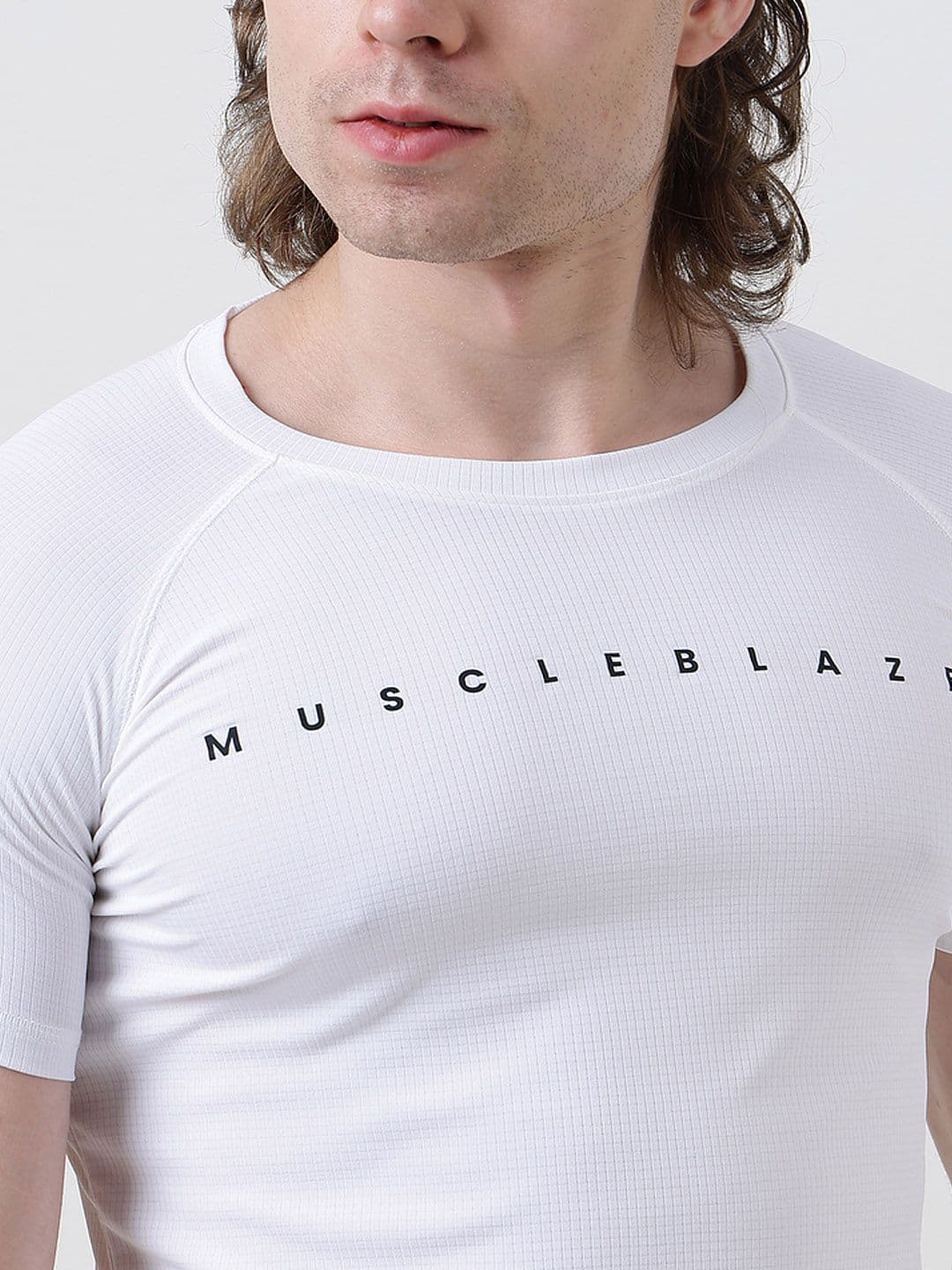 MuscleBlaze Unisex Brand Logo Printed Round Neck Compression T-shirt thumbnail 3