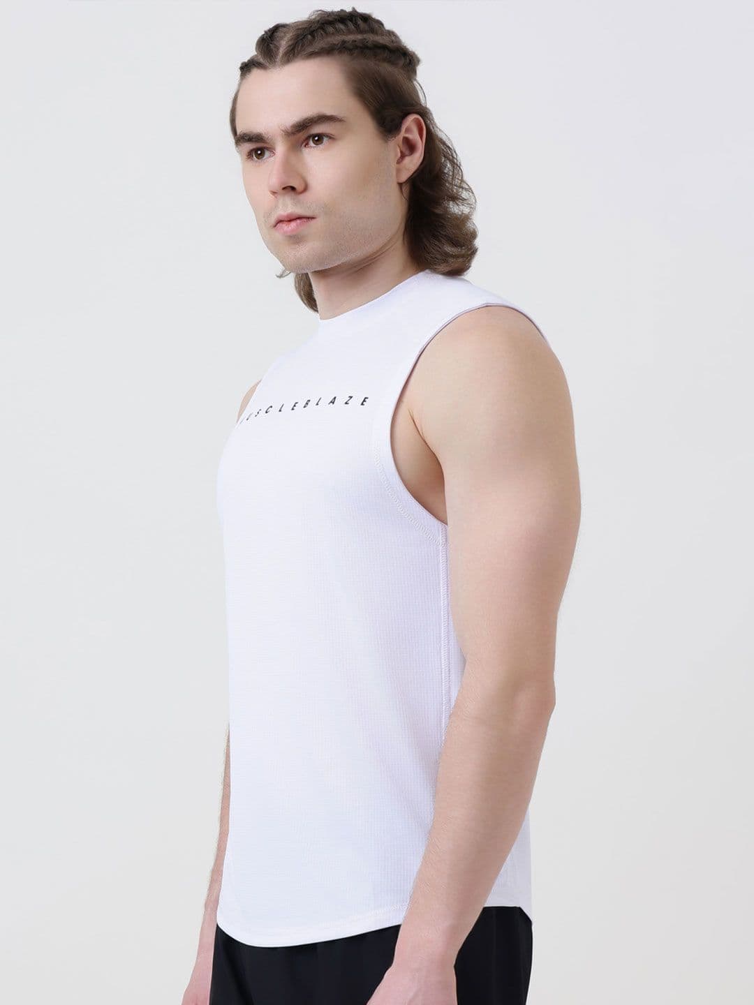 MuscleBlaze Unisex Brand Logo Printed Round Neck Compression T-shirt thumbnail 4
