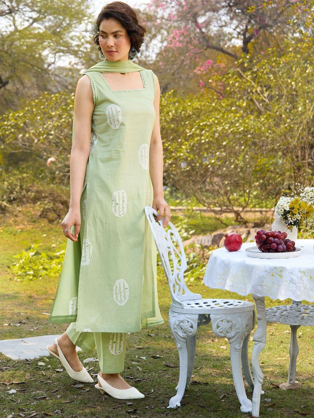 Khushal K Women Printed Regular Pure Cotton Kurta with Trousers & With Dupatta thumbnail 6