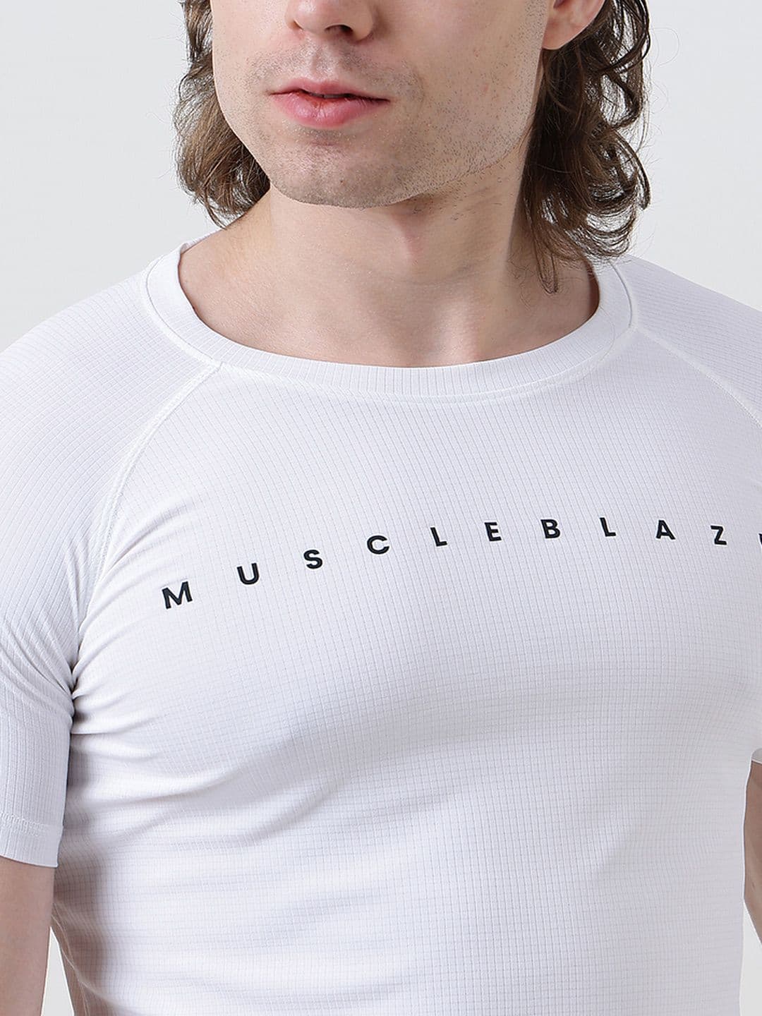 MuscleBlaze Unisex Brand Logo Printed Round Neck Compression T-shirt thumbnail 4
