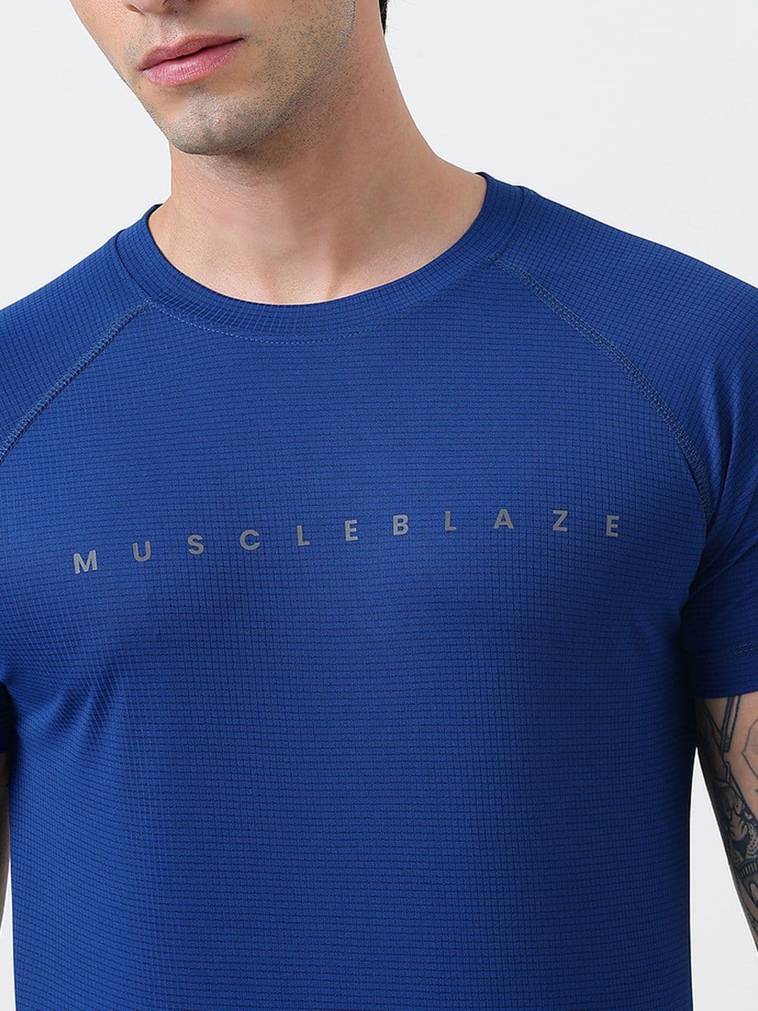 MuscleBlaze Unisex Brand Logo Printed Round Neck Compression T-shirt thumbnail 2