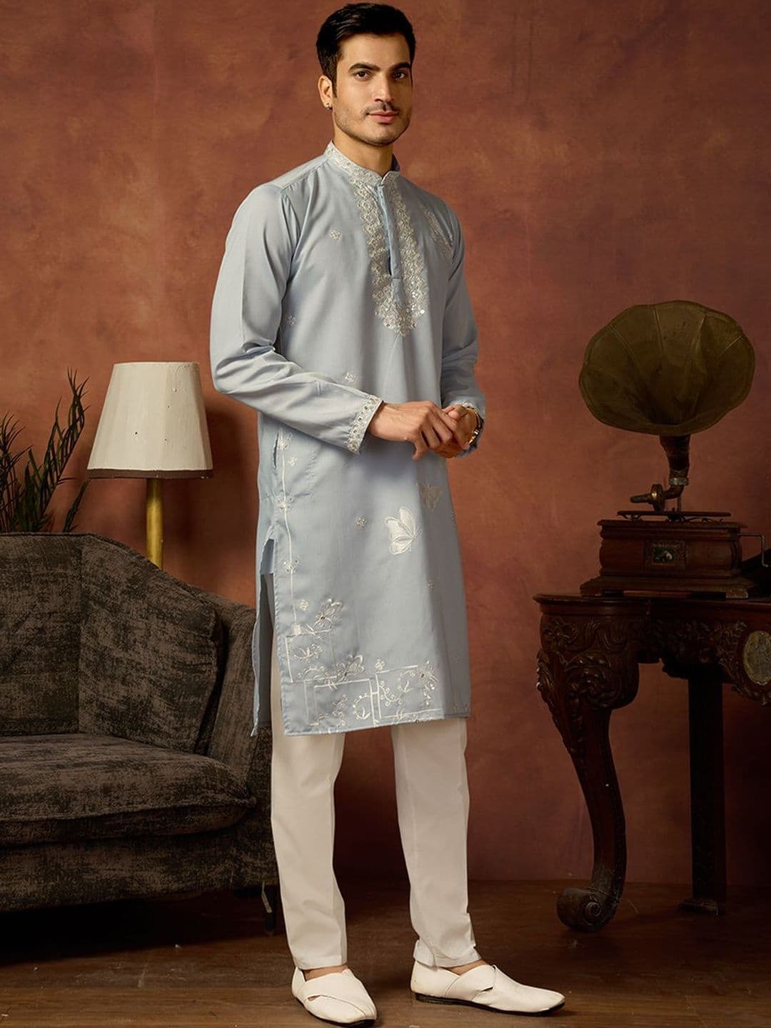House of Pataudi Embroidered Cotton Mandarin Collar Knee Length Straight Kurtas thumbnail 2