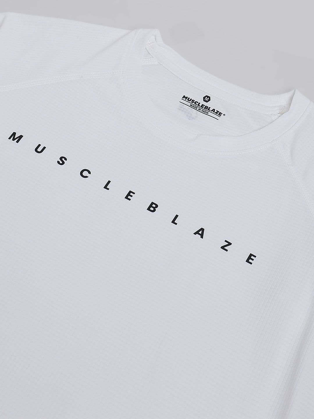 MuscleBlaze Unisex Brand Logo Printed Round Neck Compression T-shirt thumbnail 2