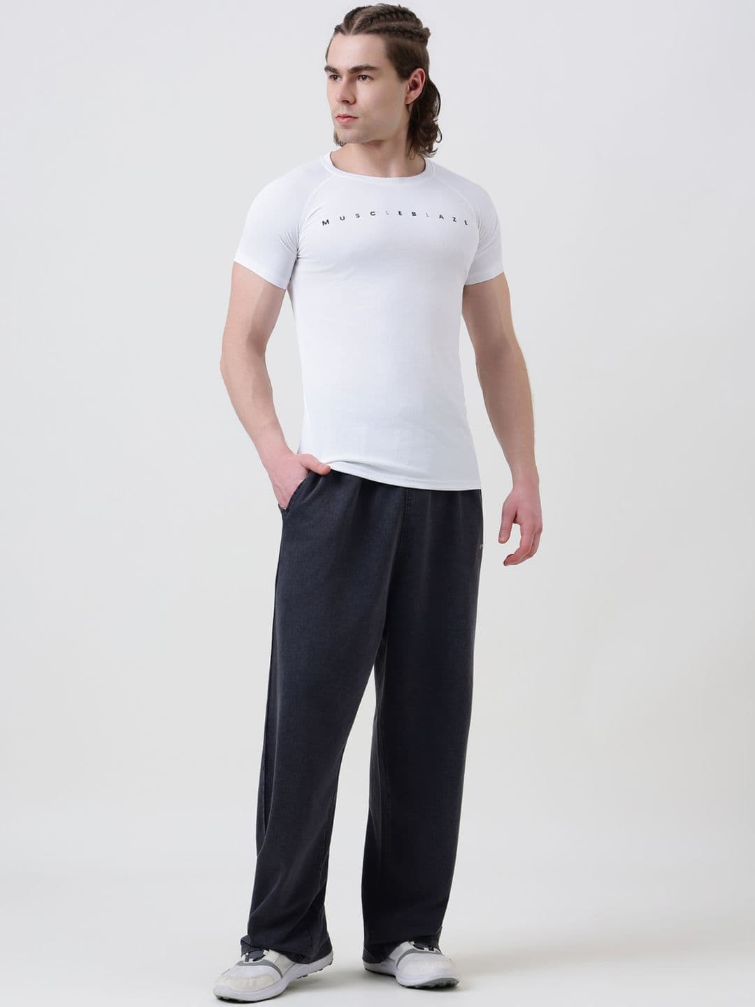MuscleBlaze Unisex Brand Logo Printed Round Neck Compression T-shirt thumbnail 3
