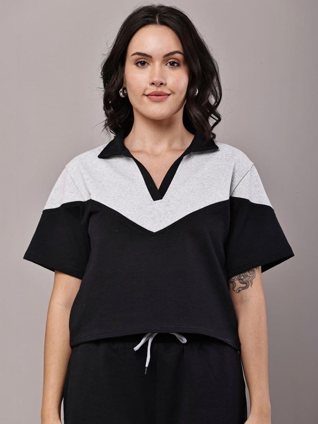 CLOTHINK INDIA Women Colourblocked T-shirt with Trousers thumbnail 2