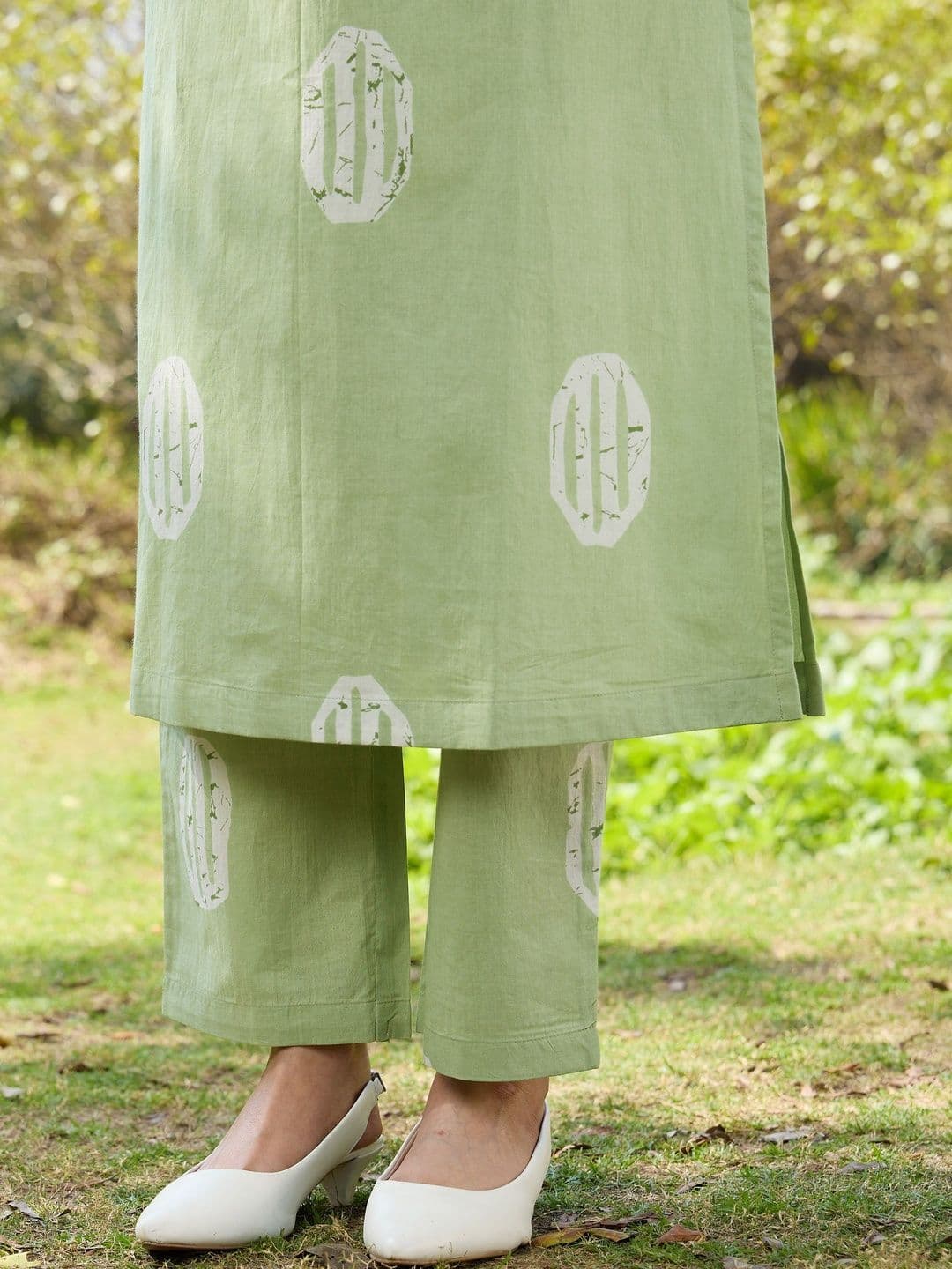 Khushal K Women Printed Regular Pure Cotton Kurta with Trousers & With Dupatta thumbnail 5