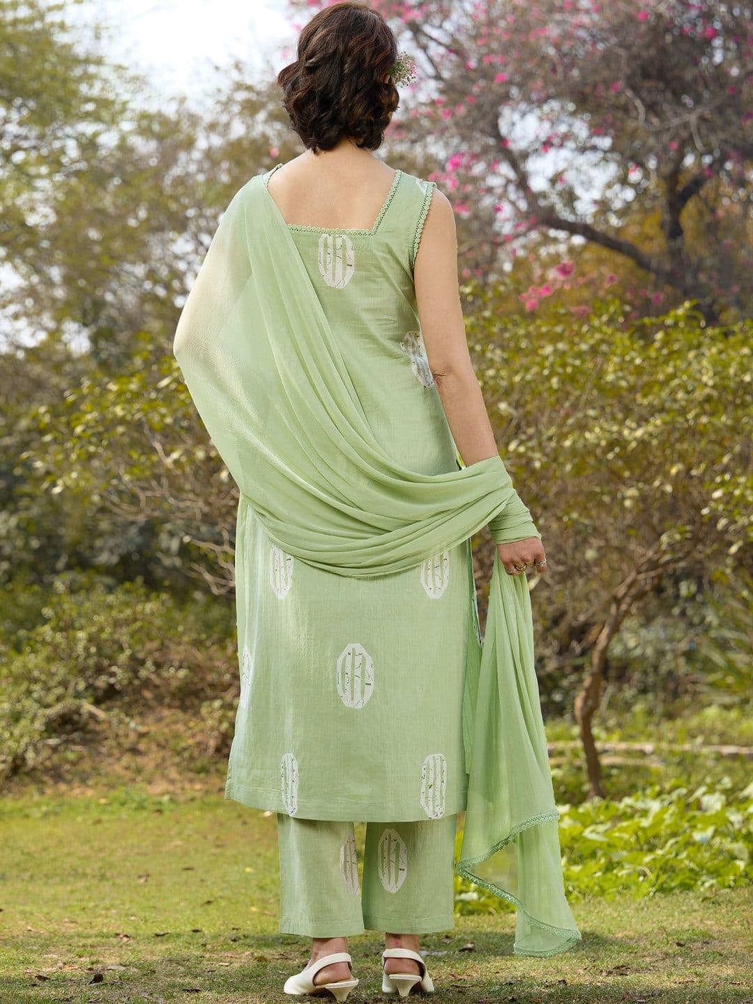 Khushal K Women Printed Regular Pure Cotton Kurta with Trousers & With Dupatta thumbnail 7