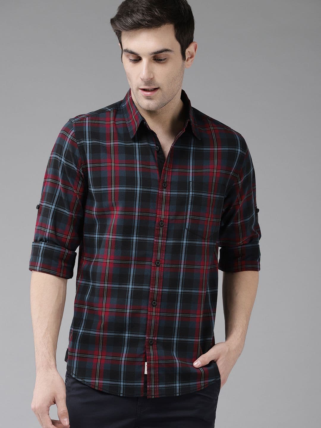 The Roadster Lifestyle Co Men Maroon & Navy Blue Regular Fit Checked Casual Shirt - view 1