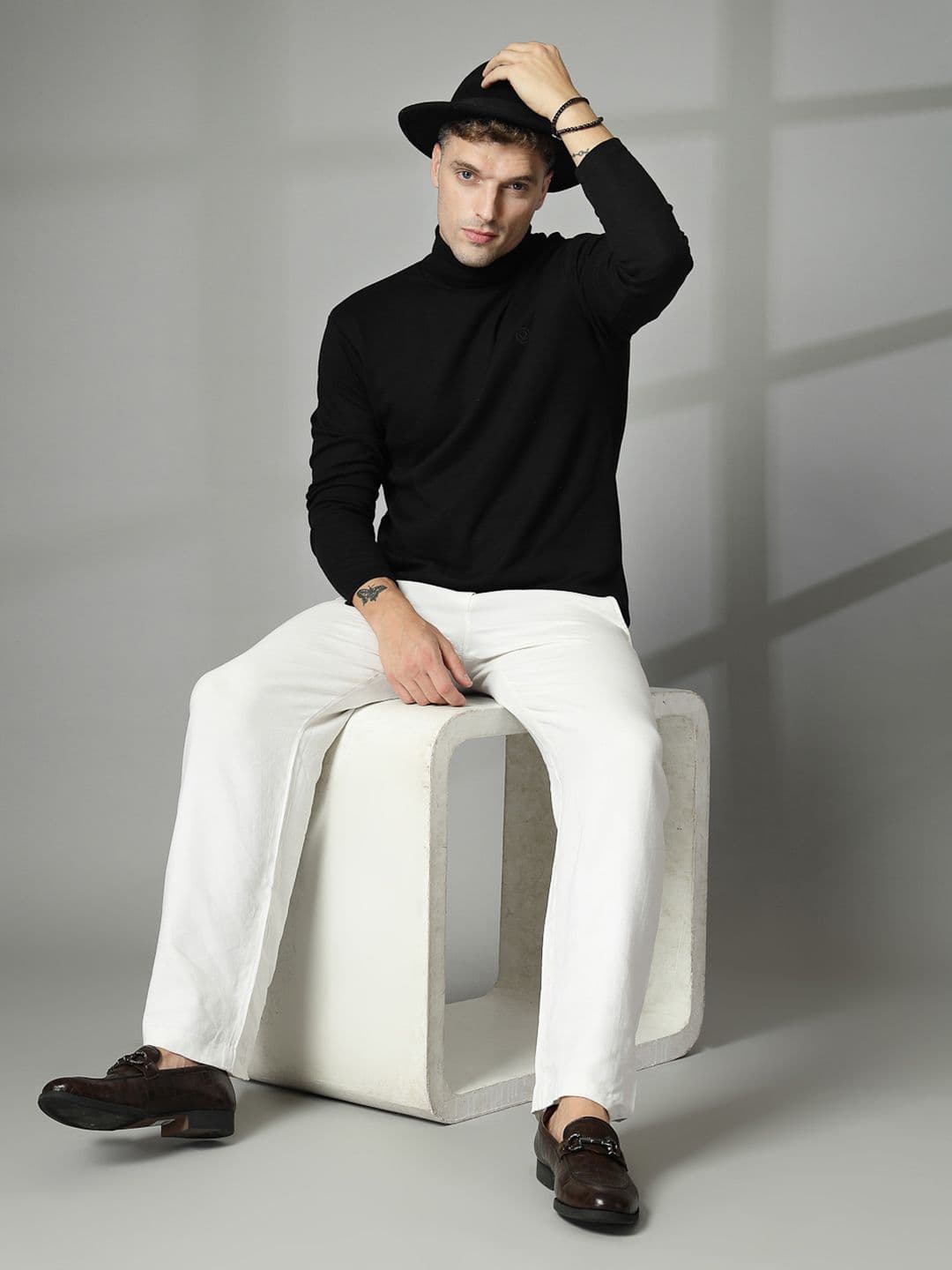 CHKOKKO Men Black Solid Turtle Neck T-shirt - view 1