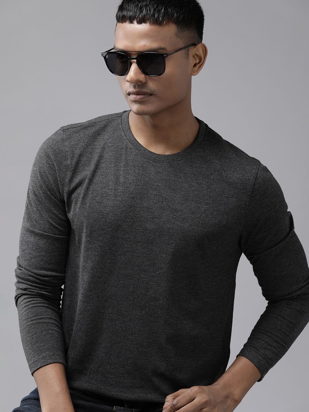 The Roadster Lifestyle Co. Men Solid T-shirt - view 1