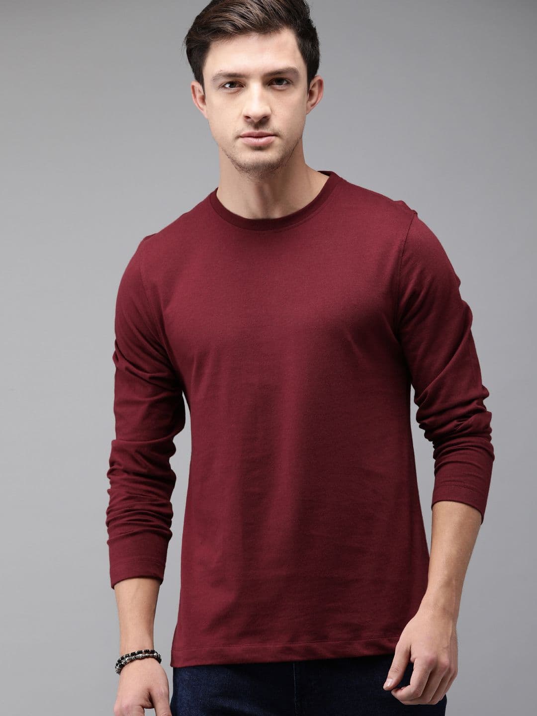 The Roadster Lifestyle Co Men Maroon Solid Round Neck T-shirt - view 1