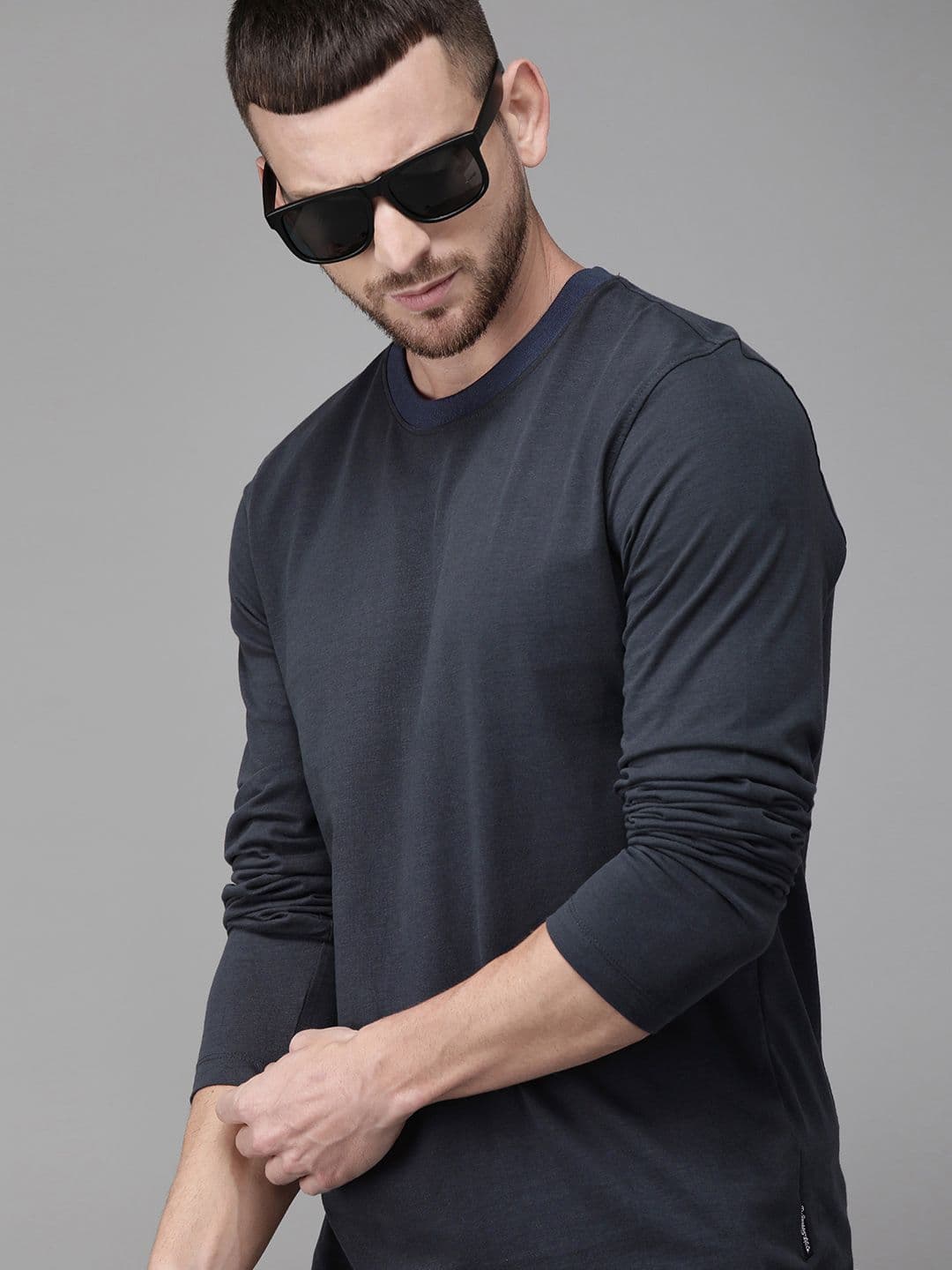 The Roadster Lifestyle Co Men Navy Blue Solid Round Neck Pure Cotton T-shirt - view 1