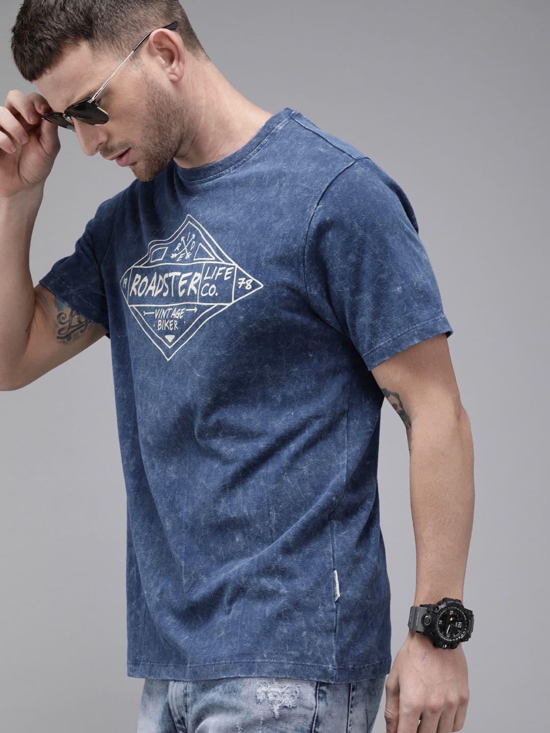 Roadster Men Blue Laundered Graphic Printed Round Neck Pure Cotton T-shirt - view 1