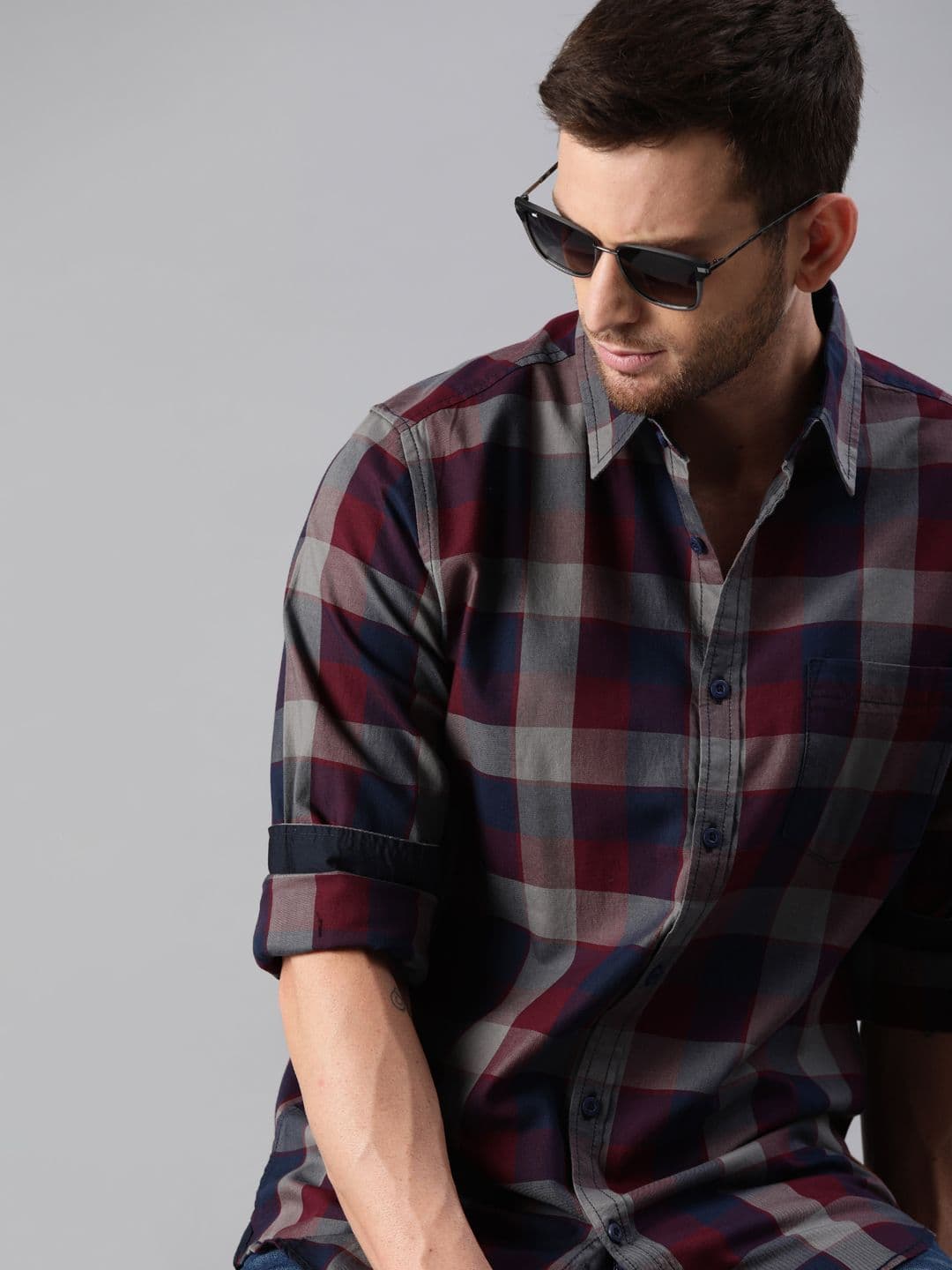 Roadster Men Maroon & Navy Blue Regular Fit Checked Casual Shirt - view 1