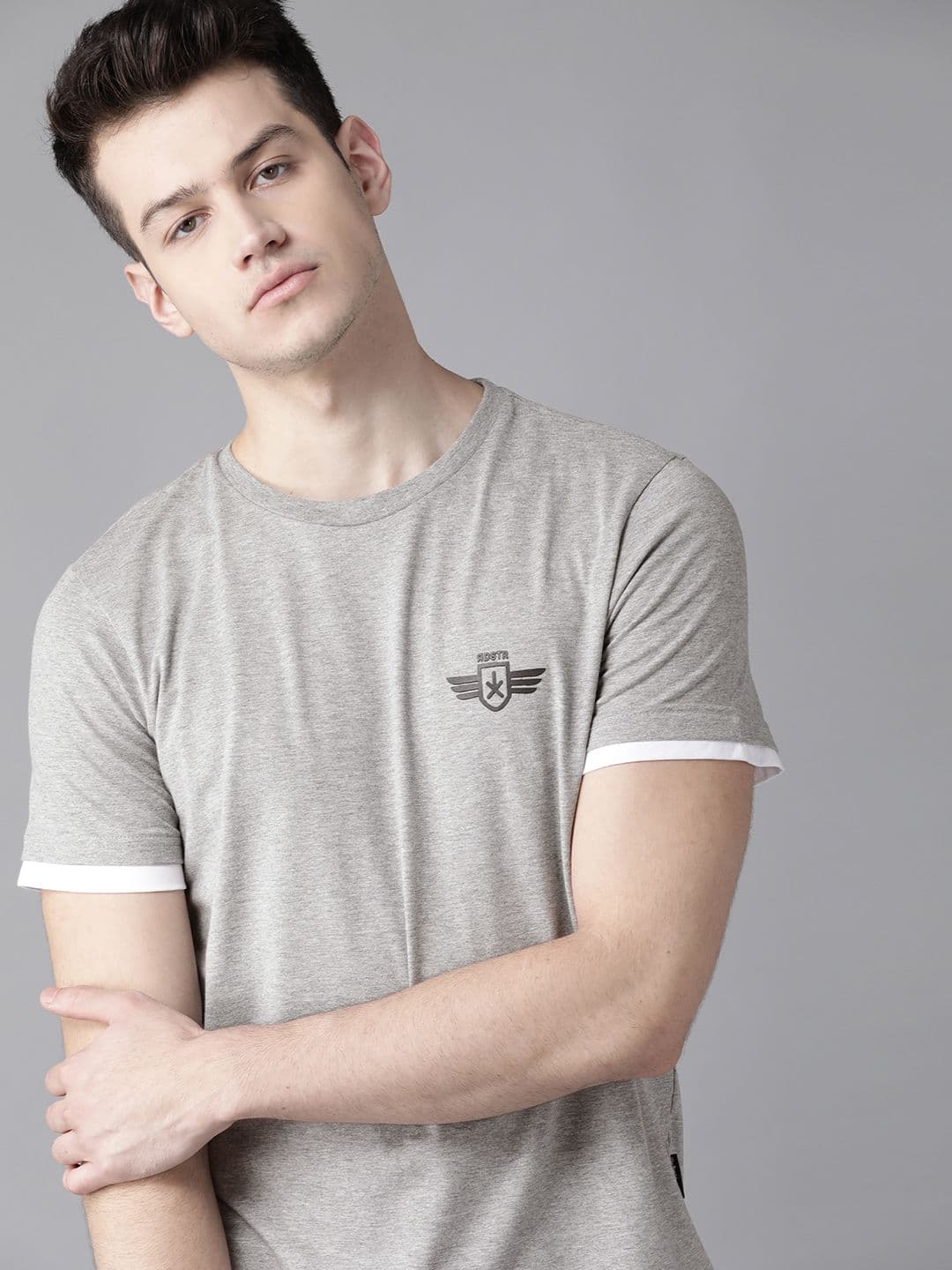 Roadster Men Grey Melange Solid Round Neck T-shirt - view 1