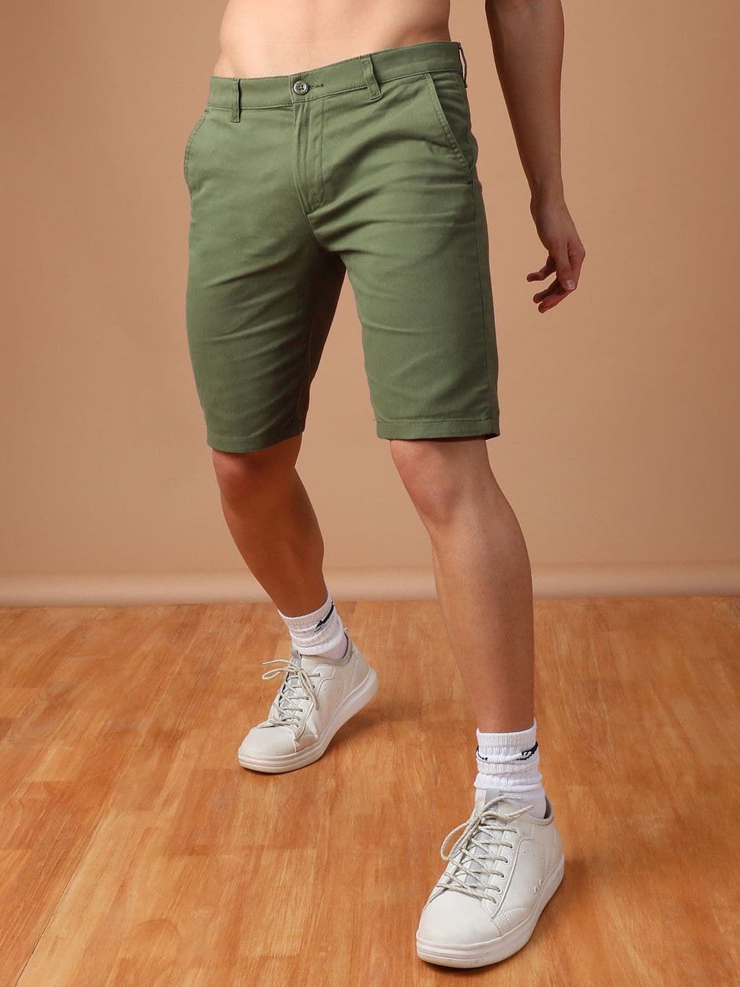 The Indian Garage Co Men Green Solid Slim Fit Regular Shorts - view 1