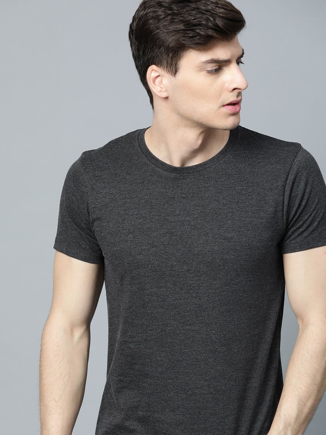 Roadster Men Charcoal Grey Solid Round Neck T-shirt - view 1