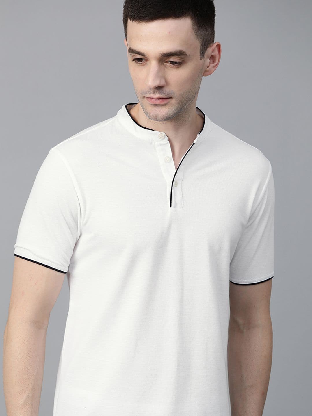 Roadster Men White Solid Mandarin Collar T-shirt - view 1