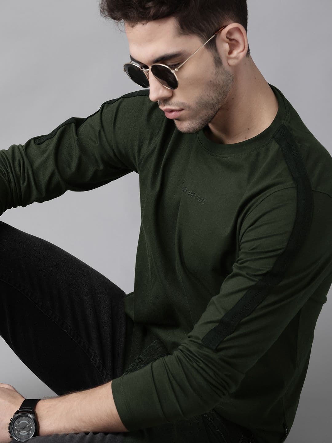 Roadster Men Olive Green Solid Round Neck T-shirt - view 1