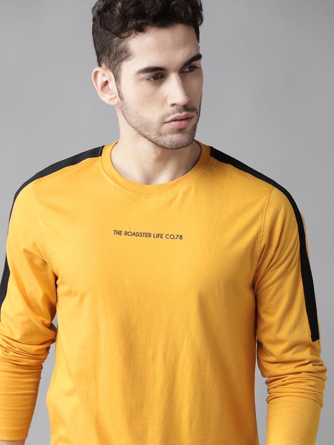 Roadster Men Mustard Yellow Solid Round Neck T-shirt - view 1