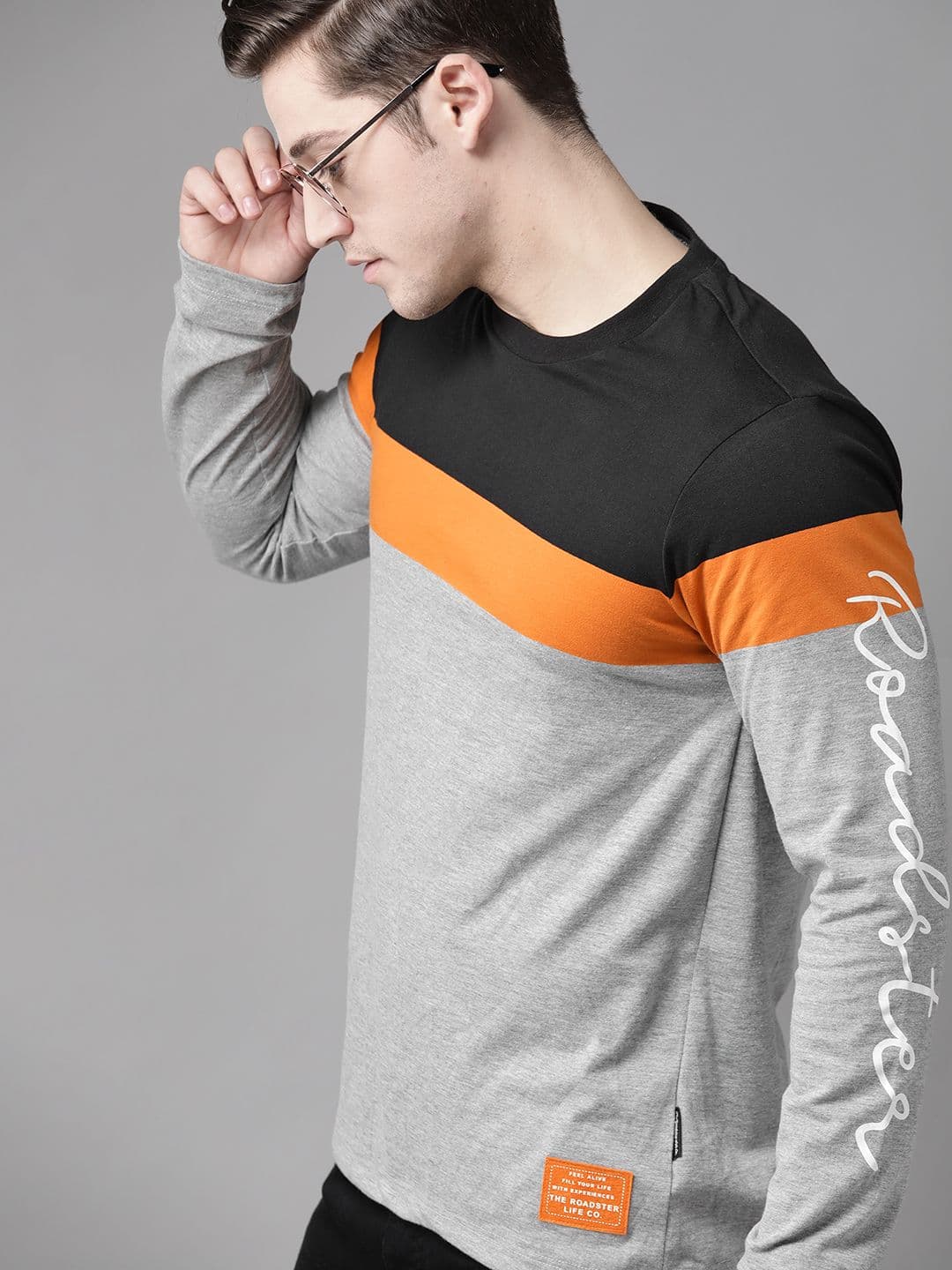 Roadster Men Grey Melange & Black Pure Cotton Colourblocked Round Neck T-shirt - view 1