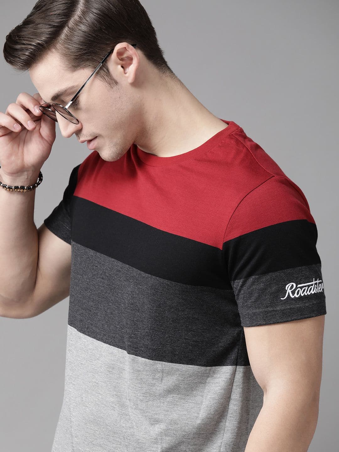 Roadster Men Grey & Red Cotton Colourblocked Round Neck T-shirt - view 1