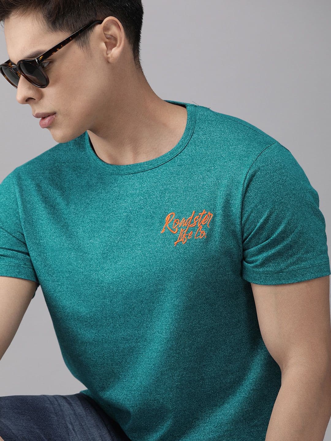 Roadster Men Teal Green Solid Round Neck T-shirt - view 1