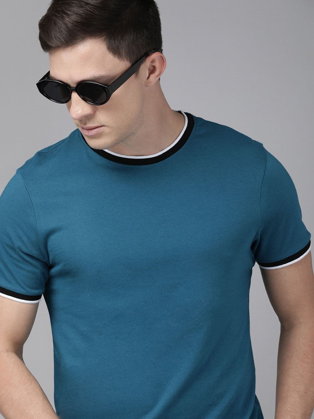 Roadster Men Teal Solid Round Neck Pure Cotton T-shirt - view 1