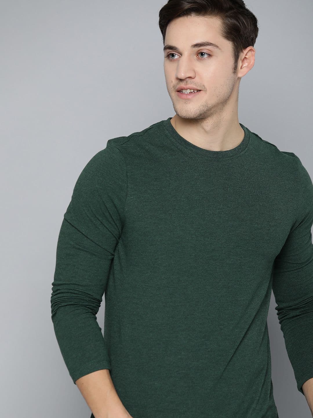 Mast & Harbour Men Green Solid Round Neck T-shirt - view 1