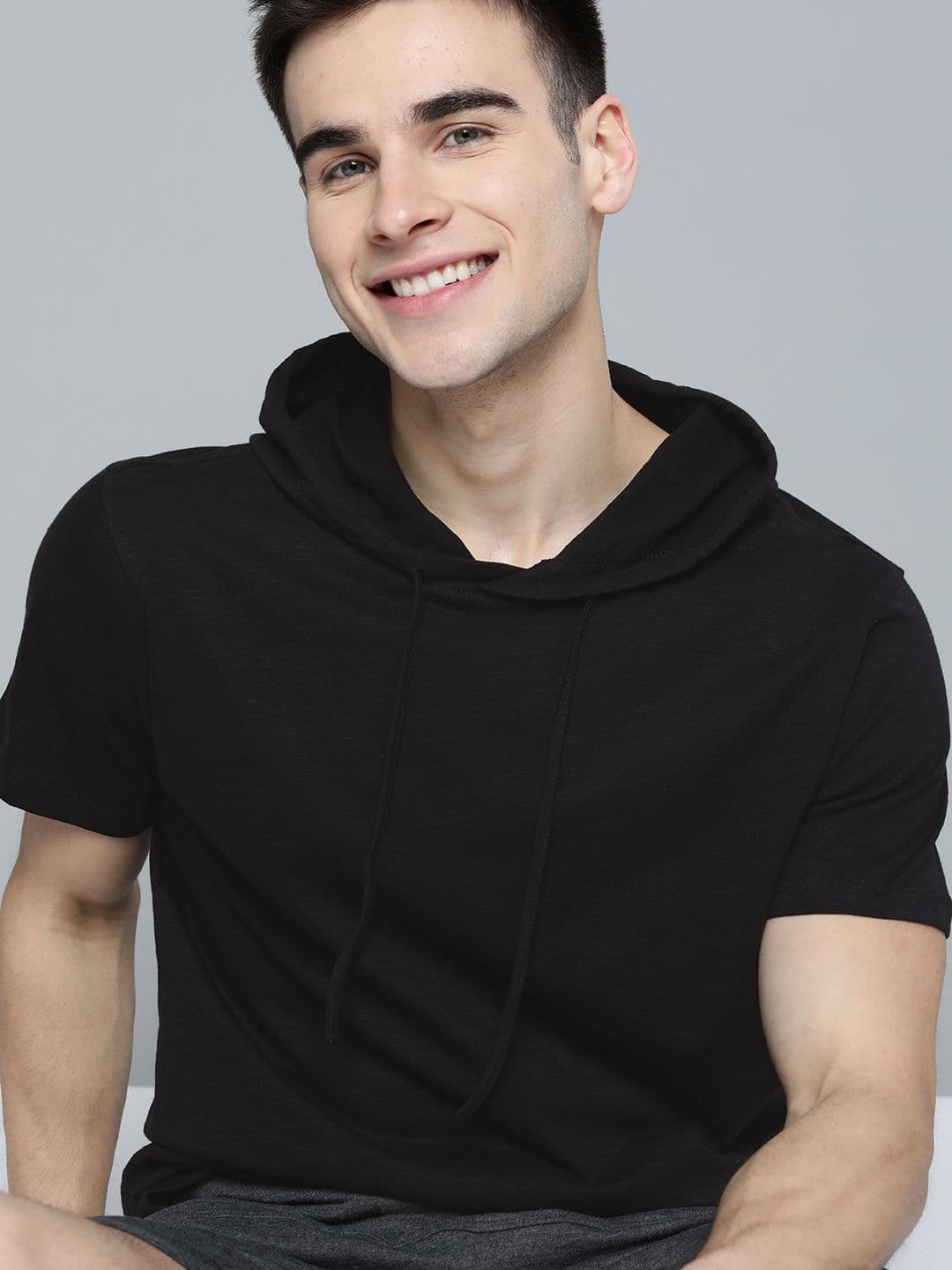 M&H Easy Men Black Solid Hooded T-shirt - view 1