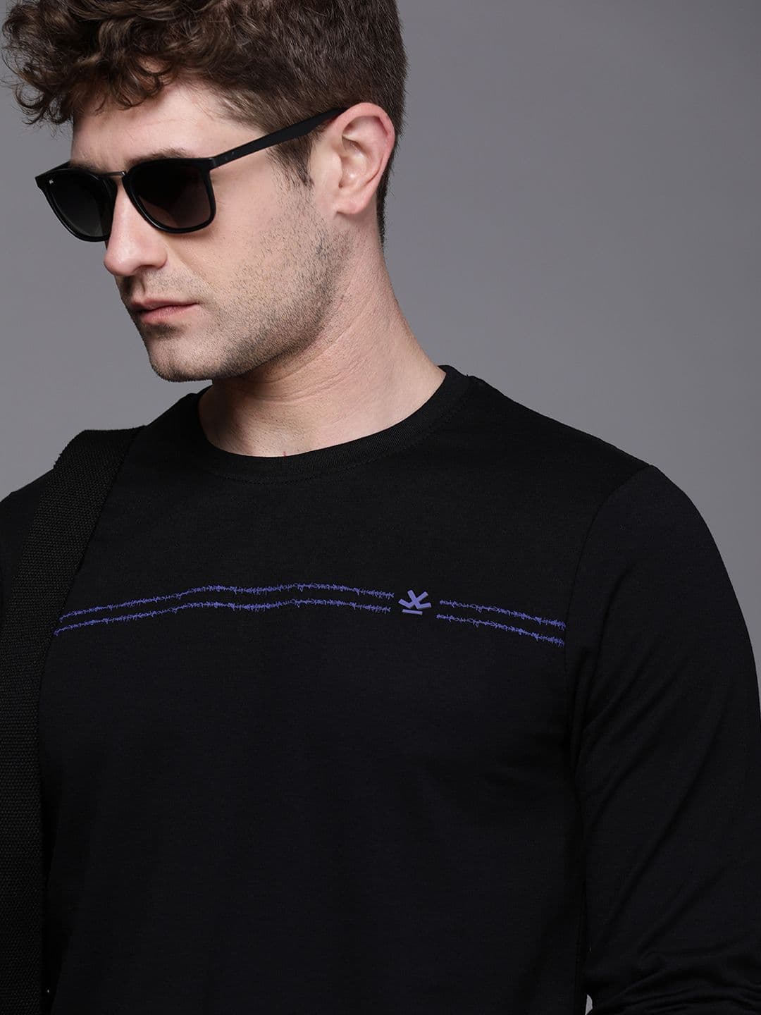 WROGN Men Black Solid Slim Fit T-shirt - view 1