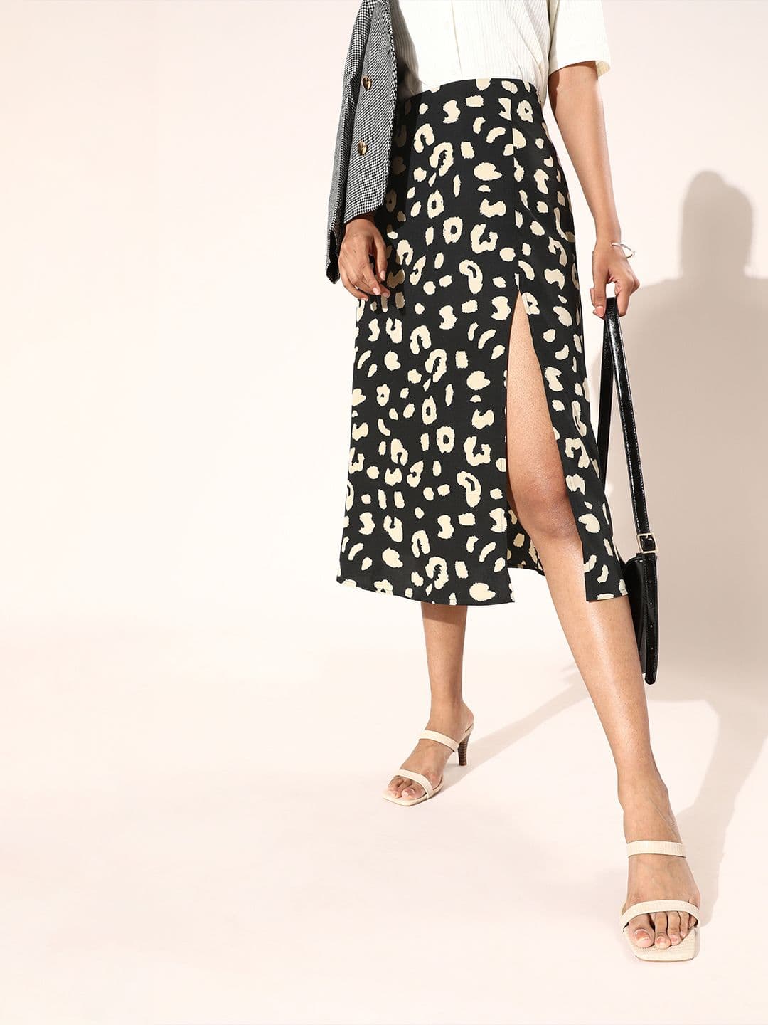 Berrylush Women Black Abstract Animal Printed Skirt - view 1