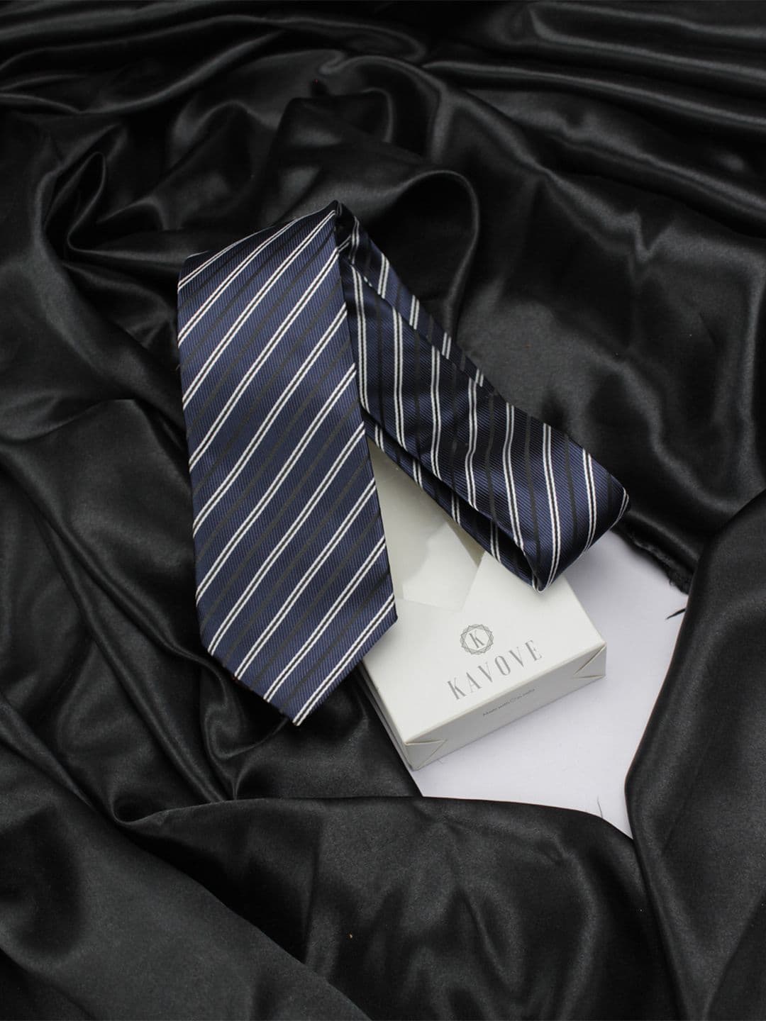 Kavove Men Navy Blue & White Striped Broad Tie - view 1