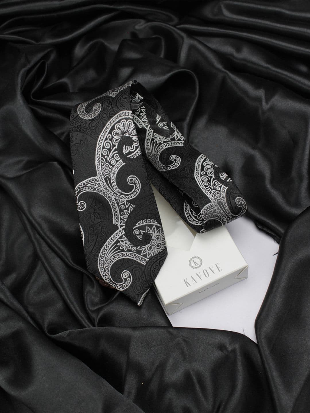 Kavove Men Black & White Paisley Printed Broad Tie - view 1