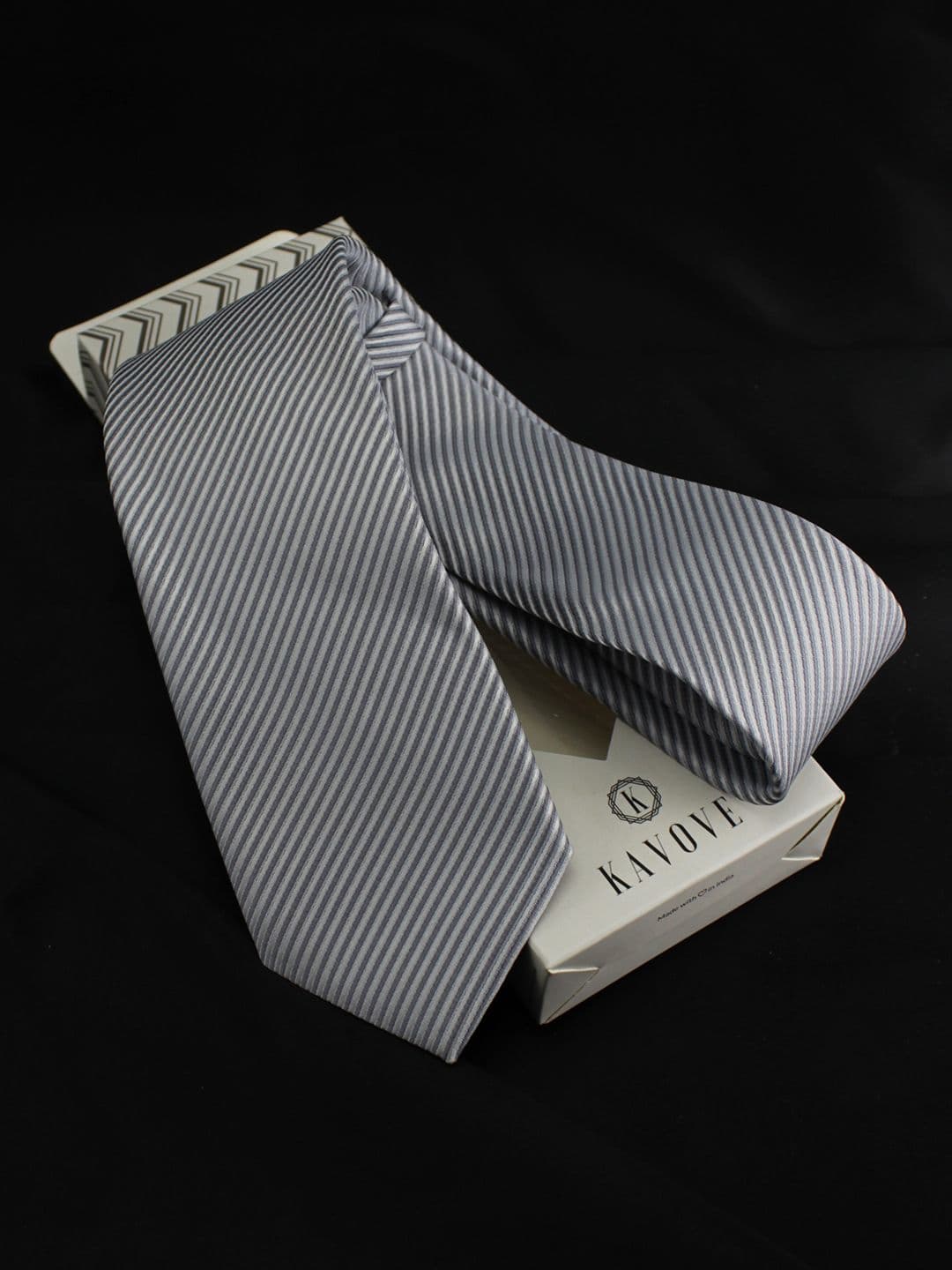Kavove Men Silver-Toned Striped Broad Tie - view 1