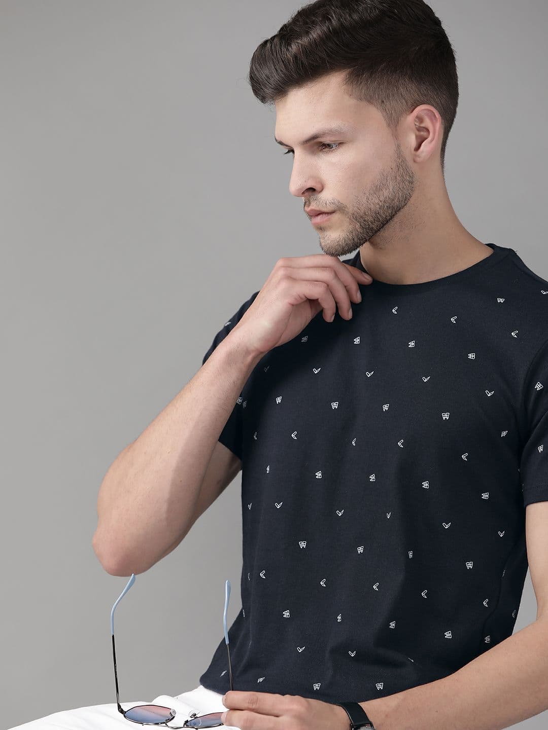 Roadster Men Navy Blue Geometric Printed Pure Cotton T-shirt - view 1