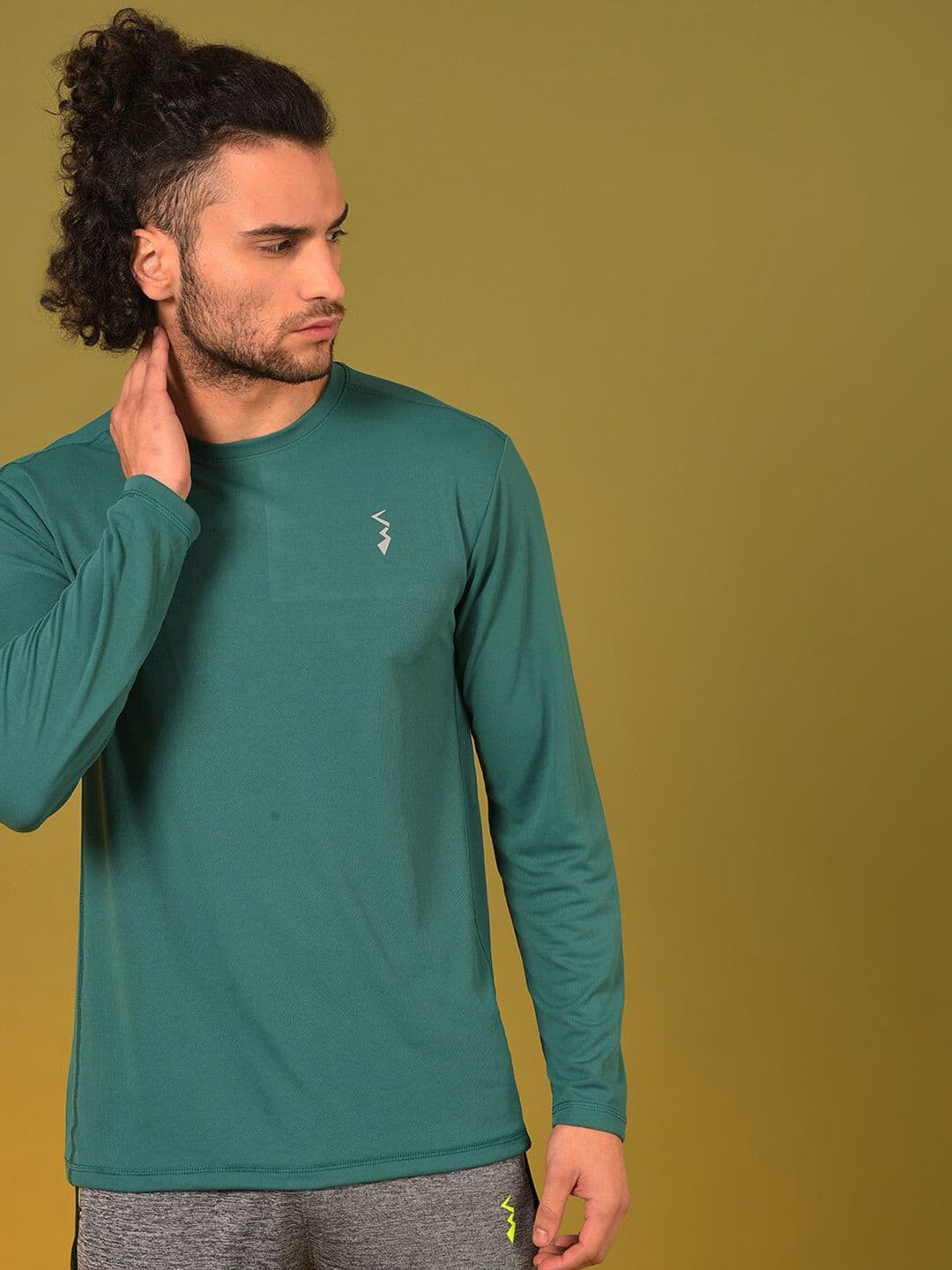 CAHOOT Men Green Solid Sports T-shirt - view 1