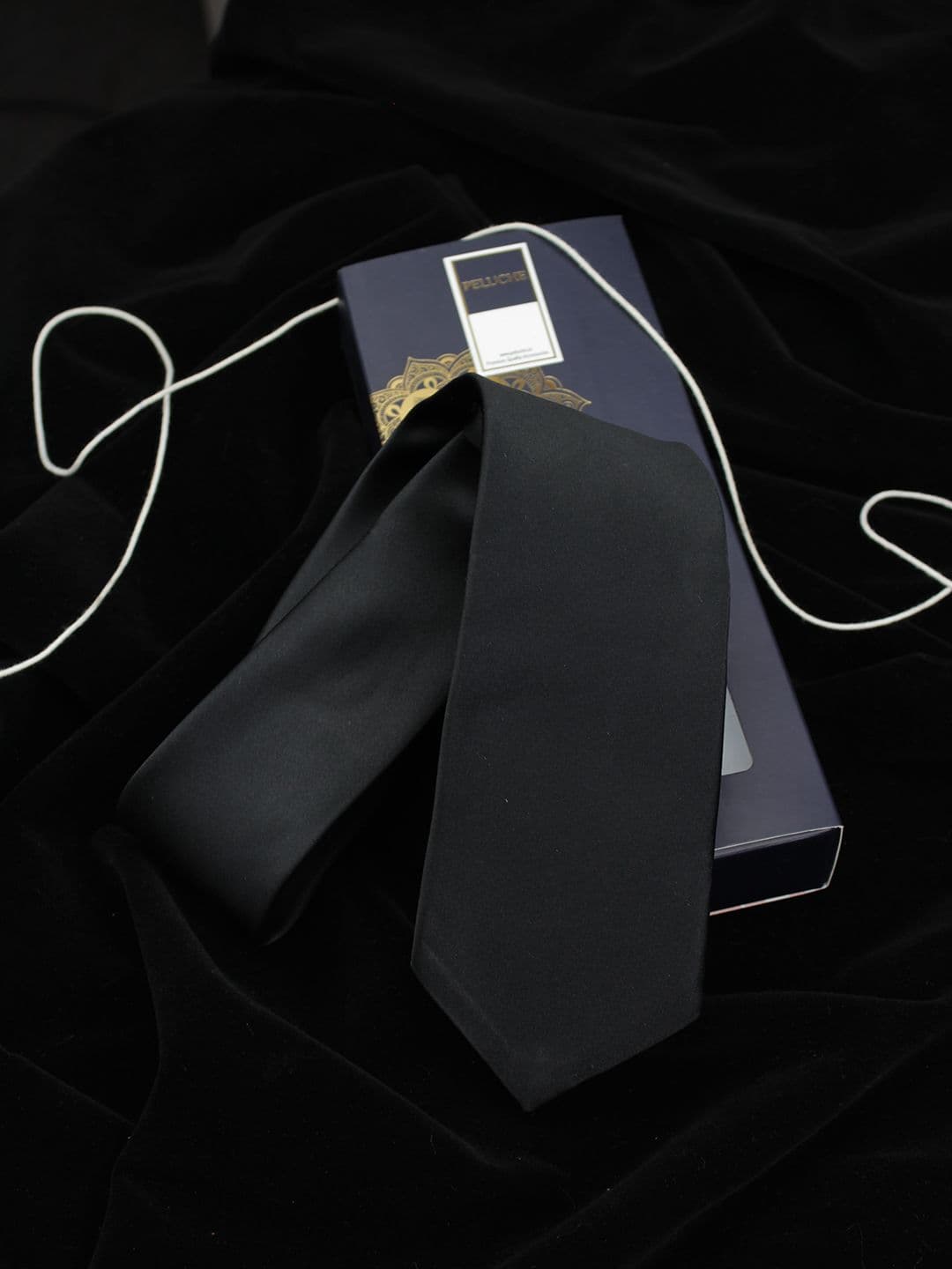 PELUCHE Men Black Solid Broad Tie - view 1