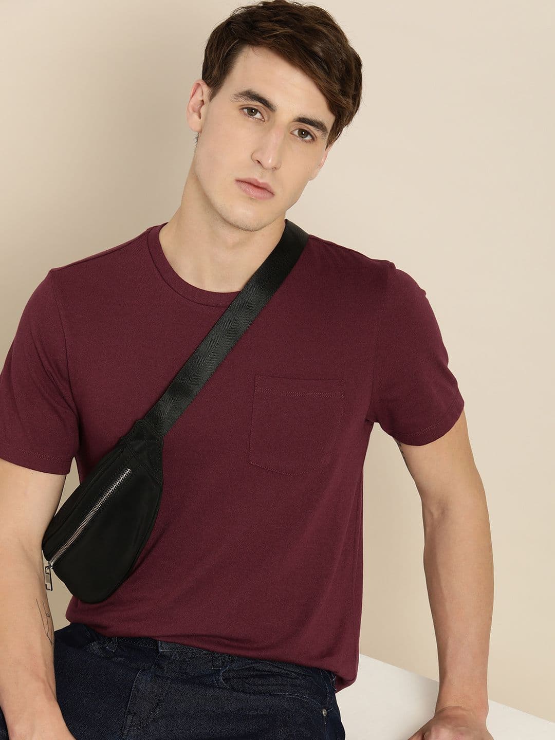 encore by INVICTUS Men Maroon Solid Round-Neck Casual T-shirt With Patch Pocket - view 1