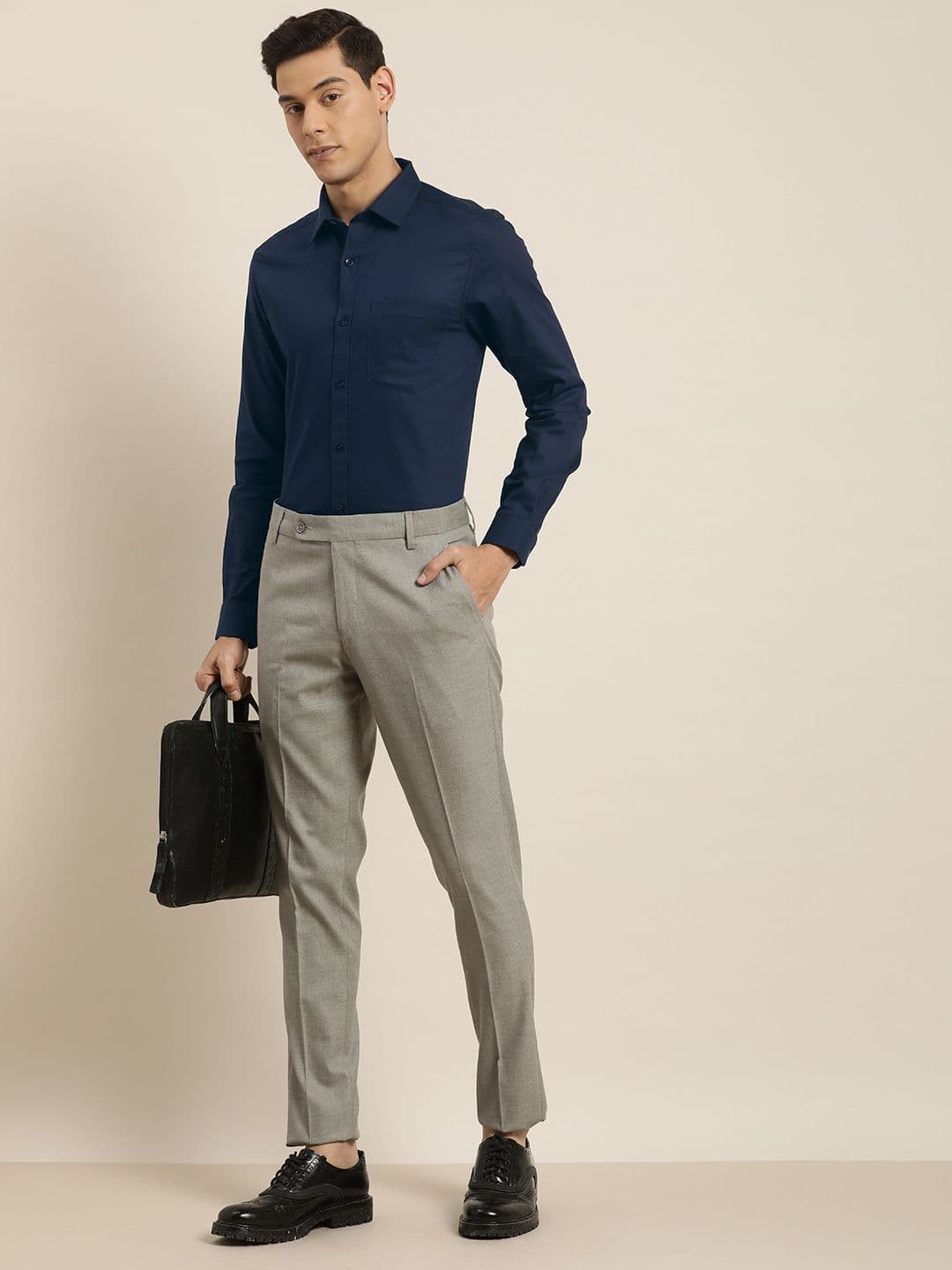 INVICTUS Men Navy Blue Solid Slim Fit Pure Cotton Formal Shirt - view 1