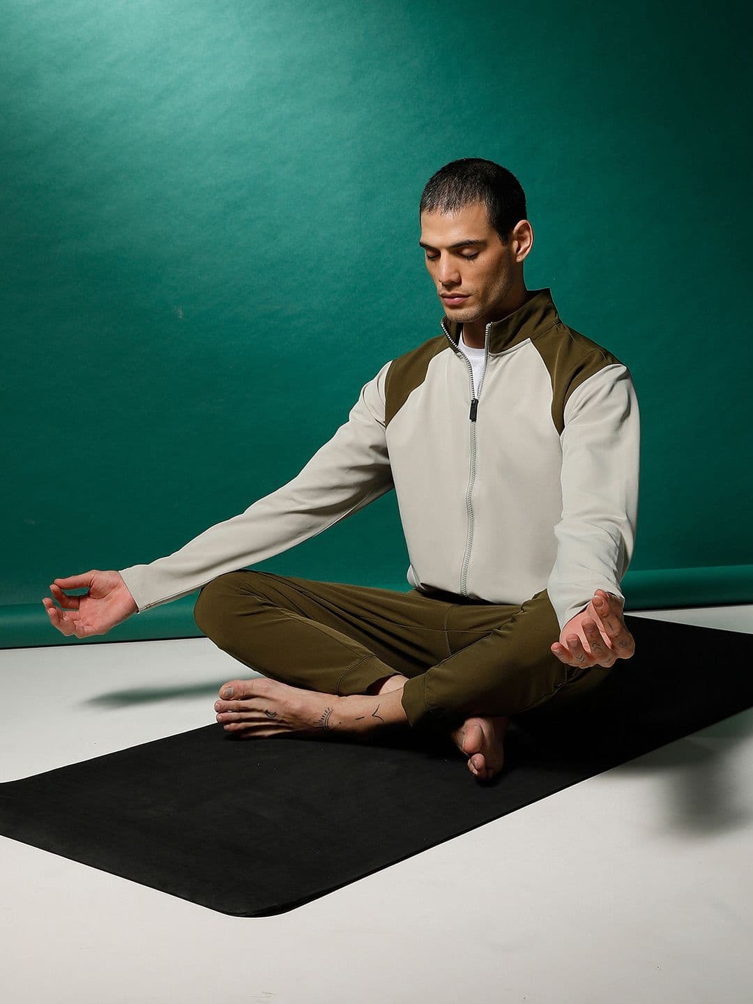 Puma Men Beige Green Yoga Sporty Studio Ultramove Training Sustainable Jacket - view 1